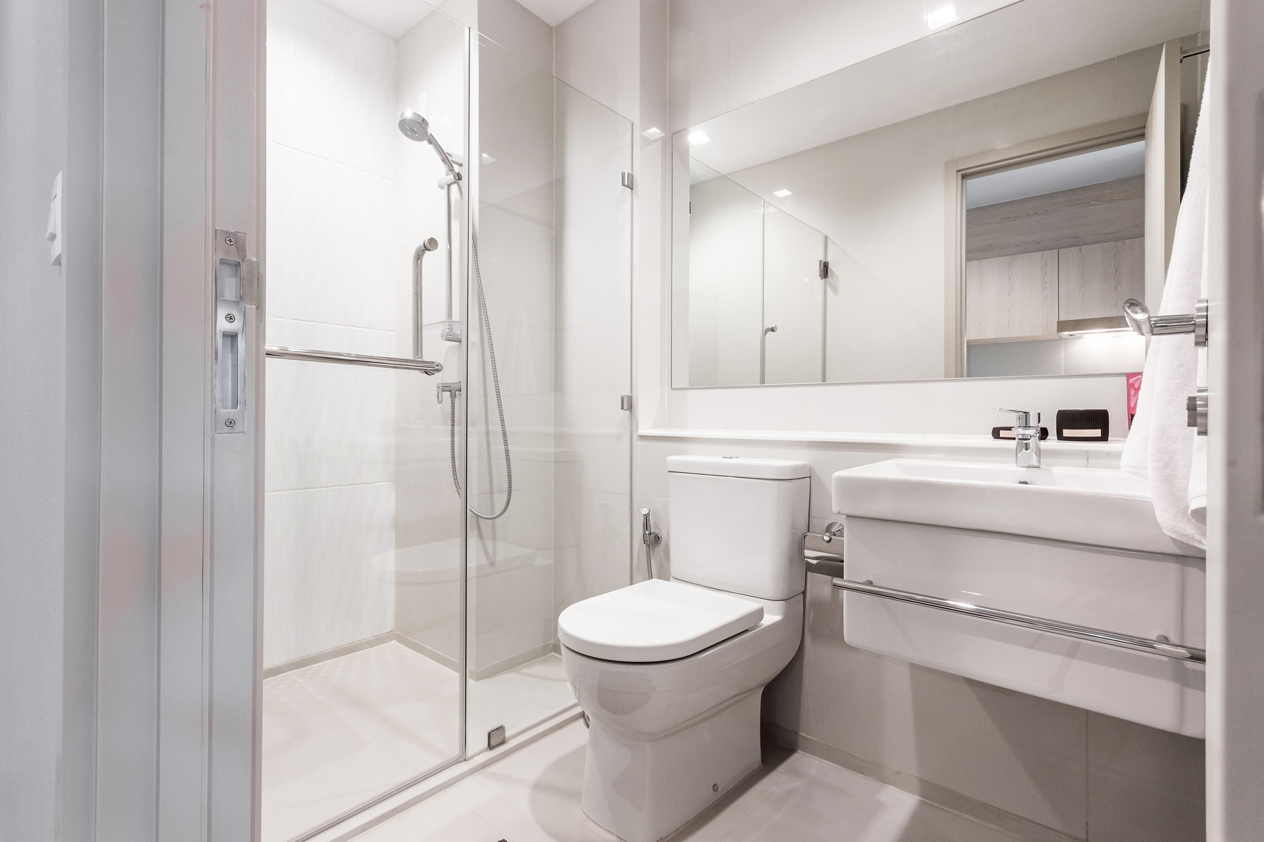 Minimalist Modern Hotel Bathroom